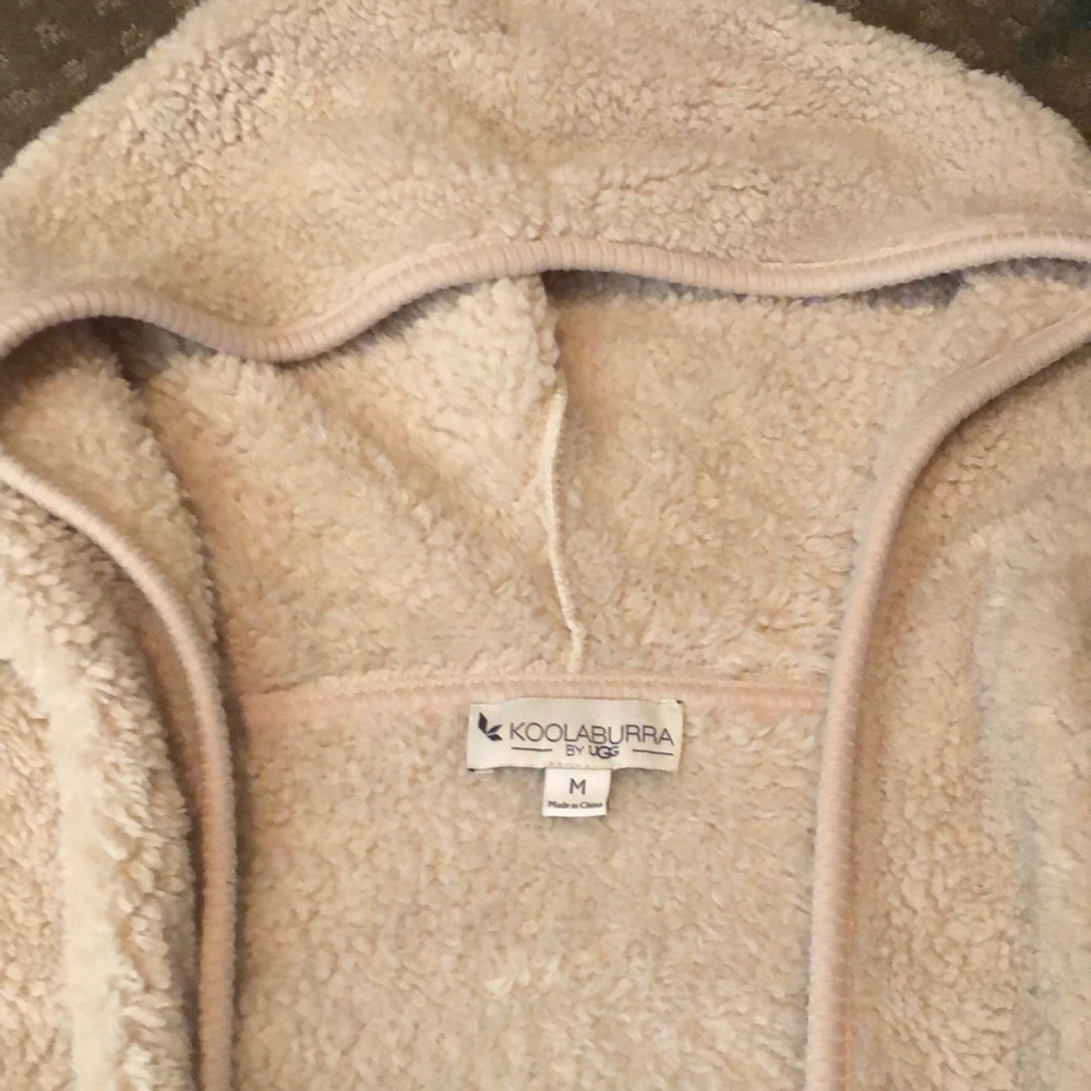 Cozy, snuggly Koolaburra by Ugg teddy hoodie.  Two pockets.  Super cute.